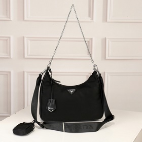 PRADA — новейшая сумка Prada с одним п