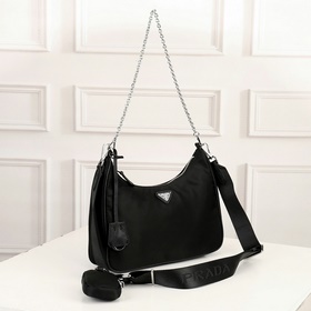 PRADA — новейшая сумка Prada с одним п