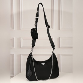 PRADA — новейшая сумка Prada с одним п