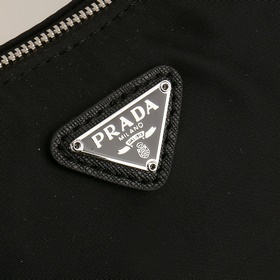 PRADA — новейшая сумка Prada с одним п
