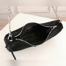 PRADA — новейшая сумка Prada с одним п