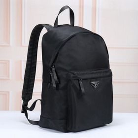 PRADA — новейший мужской рюкзак Prada.