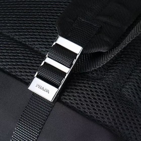 PRADA — новейший мужской рюкзак Prada.
