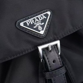 PRADA — новейший рюкзак Prada. Официал