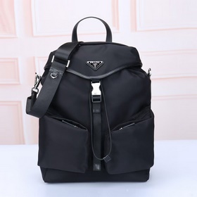 PRADA — новейший рюкзак Prada. Официал