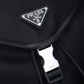 PRADA — новейший рюкзак Prada. Официал