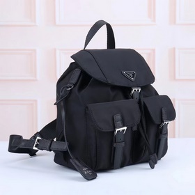 PRADA — новейший рюкзак Prada. Официал