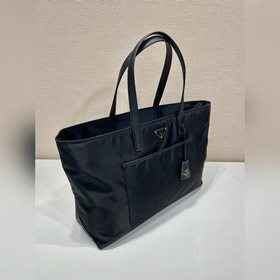 Новая сумка-тоут 1BG527  Эта сумка-т