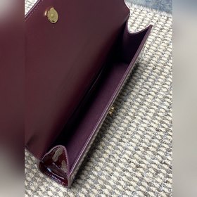 Классическая сумочка Saint Laurent YSL