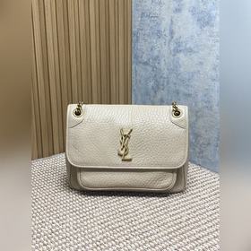 Новая сумка Niki от YSL в цвете латте-