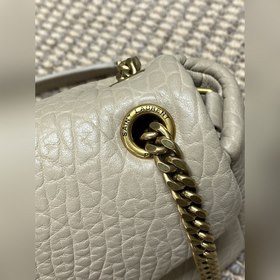 Цвет молочного чая YSL Saint Laurent Н