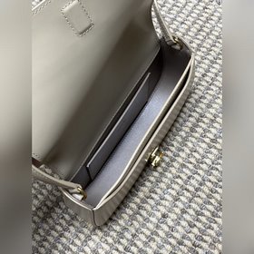 Apricot YSL 2026 Новинка Volitire Unde