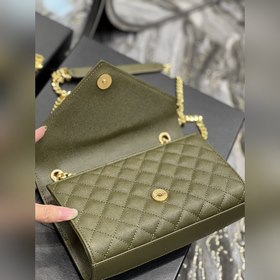 Конверт с зеленой золотой пряжкой Ко