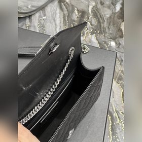 Конверт черного цвета серебряными закл