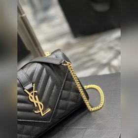 Конверт черного цвета с золотой пряжко
