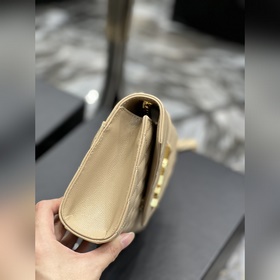 Конверт с абрикосовой золотой пряжкой 