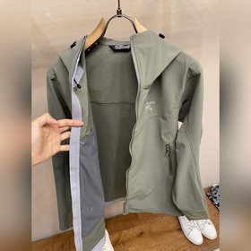 Эта легкая ткань Softshell обладает во
