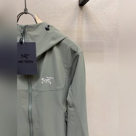 Эта легкая ткань Softshell обладает во