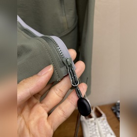 Эта легкая ткань Softshell обладает во