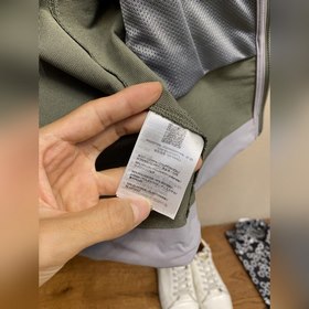 Эта легкая ткань Softshell обладает во