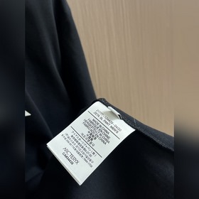 Комплект из новой футболки с круглым в