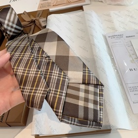 Галстуки Burberry теперь доступны в ма