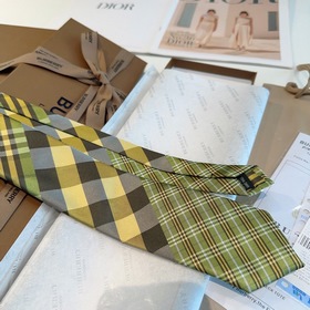 Галстуки Burberry теперь доступны в ма
