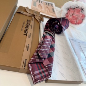 Галстуки Burberry теперь доступны в ма
