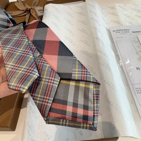 Галстуки Burberry теперь доступны в ма