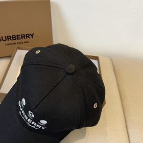 Бейсболка Burberry из предвесенней кол