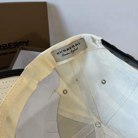 Бейсболка Burberry из предвесенней кол