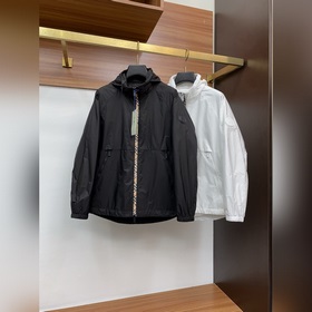 Burberry  Официальный сайт новой кол