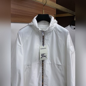 Burberry  Официальный сайт новой кол