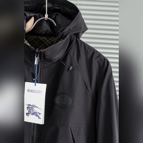 Коллекция Burberry Осень/Зима 2026： Дв
