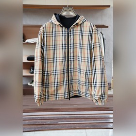 Burberry — многослойная куртка-парка с