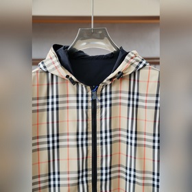 Burberry — многослойная куртка-парка с