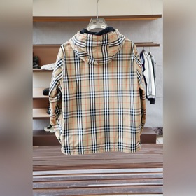 Burberry — многослойная куртка-парка с