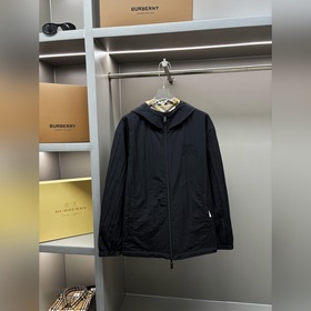 Двусторонняя куртка BURBERRY в клетку 
