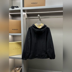 Двусторонняя куртка BURBERRY в клетку 