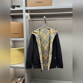 Двусторонняя куртка BURBERRY в клетку 