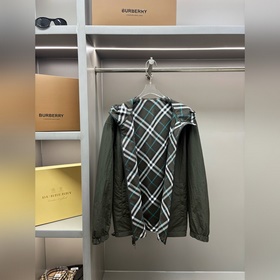 Двусторонняя куртка BURBERRY в клетку 