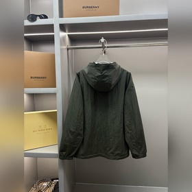 Двусторонняя куртка BURBERRY в клетку 