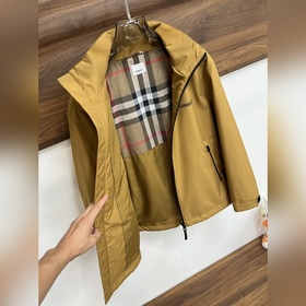 Презентация коллекции Burberry Pre-Fal