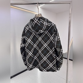 Новая двусторонняя куртка Burberry Э