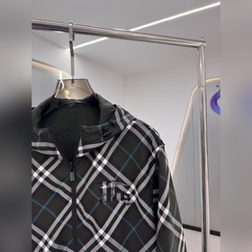 Новая двусторонняя куртка Burberry Э