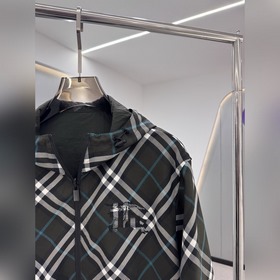 Новая двусторонняя куртка Burberry Э