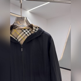 Новая двусторонняя куртка Burberry Э