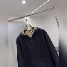 Новая двусторонняя куртка Burberry Э