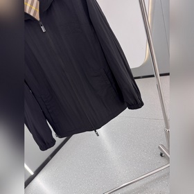 Новая двусторонняя куртка Burberry Э