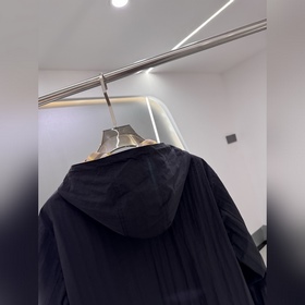 Новая двусторонняя куртка Burberry Э